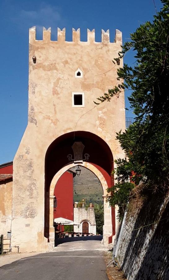 Alloggio La Torre Fossanova Priverno Extérieur photo