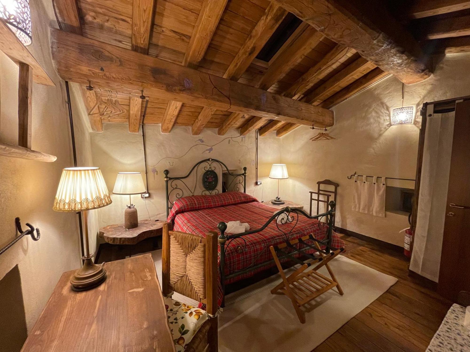 Alloggio La Torre Fossanova Priverno Extérieur photo